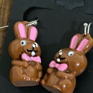 Brown acrylic bunny pierced earrings